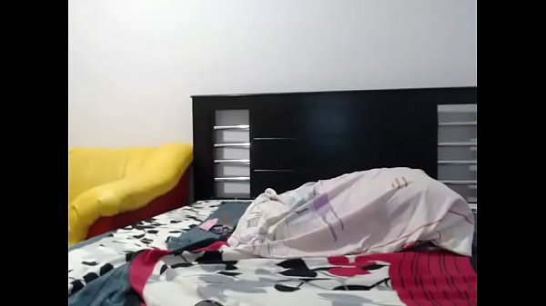 Harde hoer op bankje laat live pussy squirt