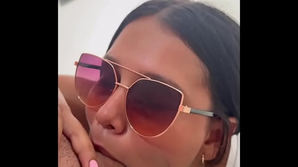 LATINA CACHONDA ES FOLLLADA EN PUBLICO POR SU AMANTE
