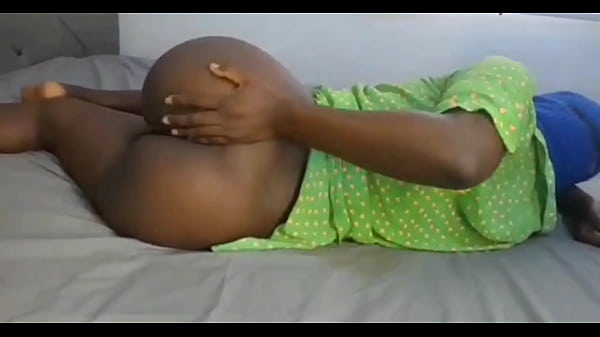 Minha melhor amiga bate na minha bunda