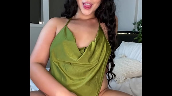 Latina gostosa ficando molhadinha | Lis Xxx