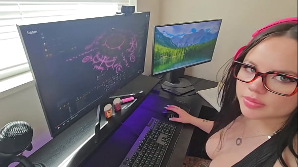 Meia-irmã gamer peituda fica cheia de porra: Madalina Moon: Dirty Tale: Danny Dirt