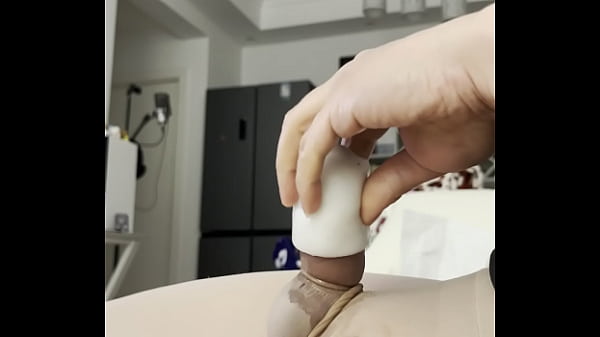 Masturbação com pênis envolto em meias