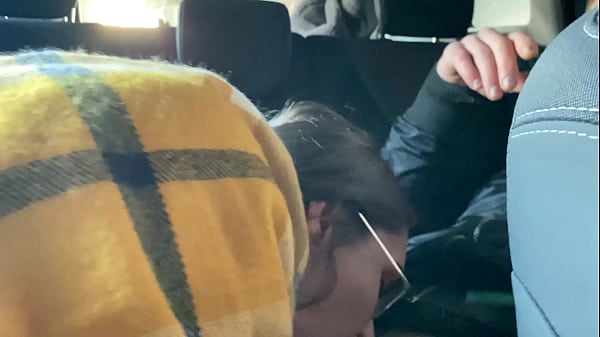 Obciąganie w myjni samochodowej, ruchanie i spust na buzię w toalecie na stacji