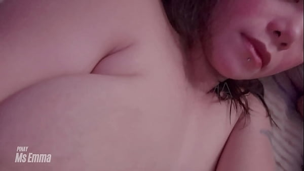 Nagy mellű indonéz asszony megcsalja a férjét