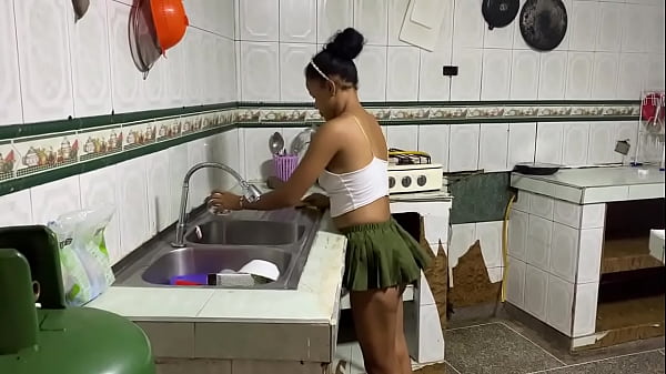 mientras estaba acostada con mi hermanastro el me folla bien duro hasta hacerme correr