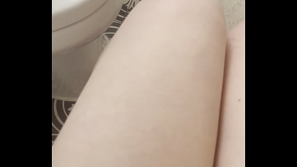 Gigi Shaves Her Pretty Pink Pussy Thumbnail