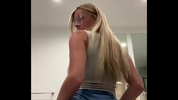 Corinna Kopf Twerking