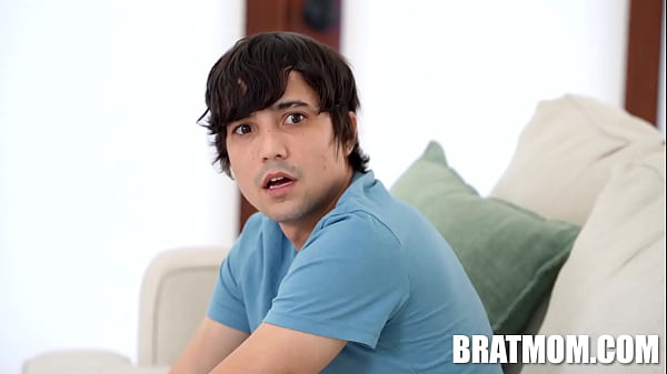 Stepmoms Pearl Necklace Danielle Renae, Ricky Spanish