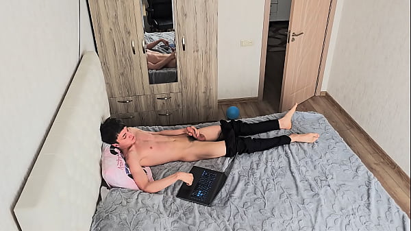No38 Part 1: A guy caught his straight friend jerking off to gay porn and started seducing him into having sex