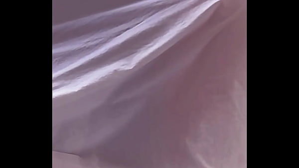 Mi cuñado me folla con ropa y a pelo cuando mi herma sale de casa