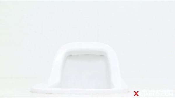 OL制服トイレ放尿　～女の子が一番恥ずかしい放尿シーンをじっくり鑑賞～