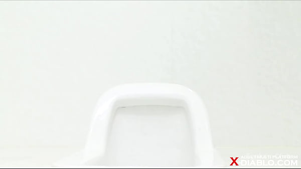 OL制服トイレ放尿　～女の子が一番恥ずかしい放尿シーンをじっくり鑑賞～