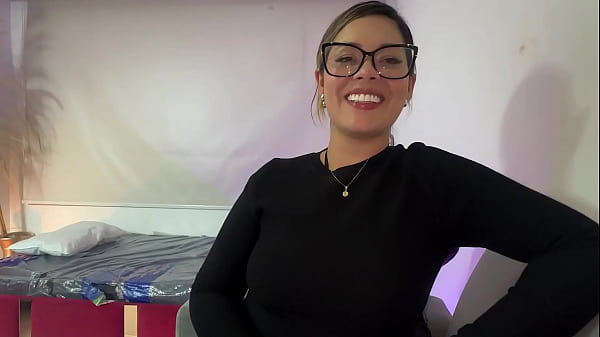 Minha psicóloga vem na minha terapia mensal e acabamos falando de sexo muito quente – Parte 1