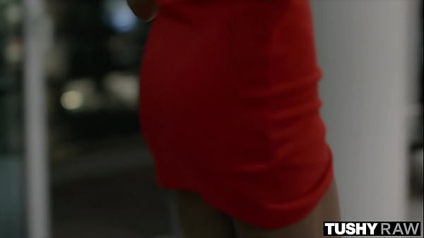 TUSHYRAW Anal-obsessed hottie loves a hard cock in the ass