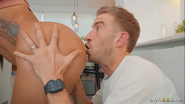 Hotdogging Her Ass / Brazzers  / stream full from http://zzfull.com/scro