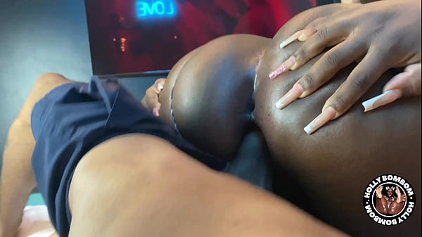 EU REBOLO NA ROLA DO MACHO DA MINHA AMIGA TODA VEZ QUE ELA TÁ NO BANHO , ESPERO QUE ELA NÃO DESCUBRA / COMPLETO NO RED e NO SHEER