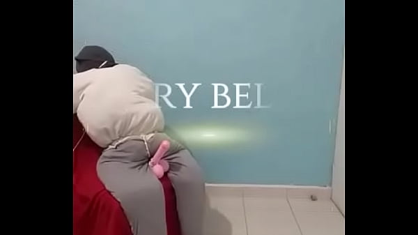 SECRETARIA mama y masturba vergas