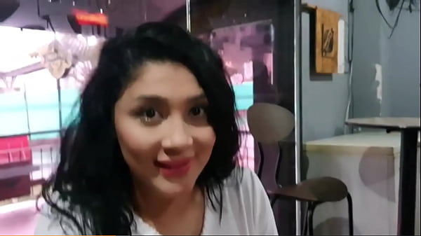 Martinasmith squirt over the waiter's shoes at the bar