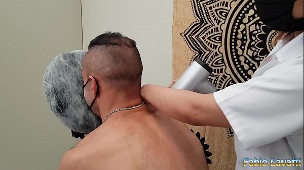 Provando a quick massage e gozando gostoso nas quatro mãos