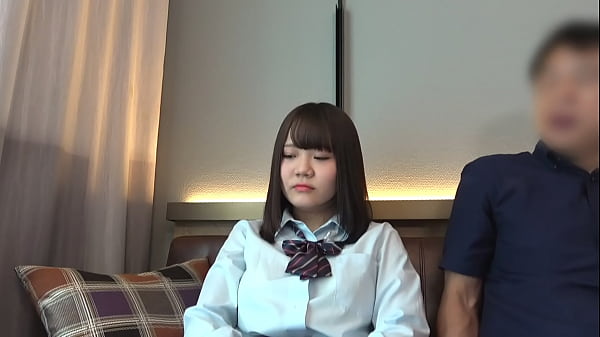 https://bit.ly/3jOP5sJ　ハメ撮り　巨乳JKとおじさんのハメ撮りセックス。ハリのあるおっぱいはもちろんのこと、デカくてドスケベな乳輪もエロい。おっぱいで挟まれてチンポバキバキ。制服を着たままバックでイキまくり。