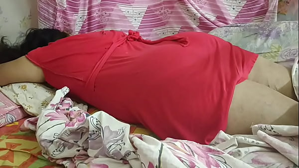 Namorada Desi Gostosa e Selvagem em Vermelho - Massagem Corporal Quente