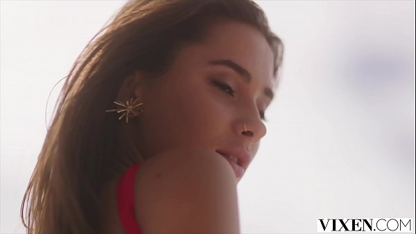 VIXEN She couldn't resist naughty vacation with stranger