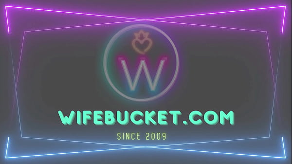 Homemade Porn by Wifebucket – Couple having a quickie in the hallway after gym