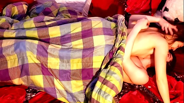 Ruiva fofa adora meu pau rosa. Vista de cima