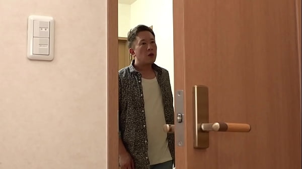 https://bit.ly/3rFA8MP 爆乳の誘惑！パート1 友達のお姉さんが可愛いすぎる！お姉さんいいんですか？メチャクチャ締まる友姉マ〇コ。日焼けボディからはみ出すエロい爆乳で誘ってくる姉。