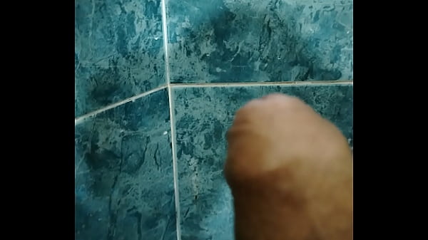 Baño de oro orina en la ducha