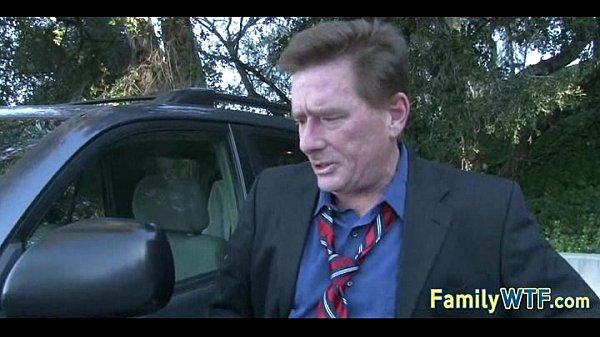 Stieftochter wordt hard gefuckt
