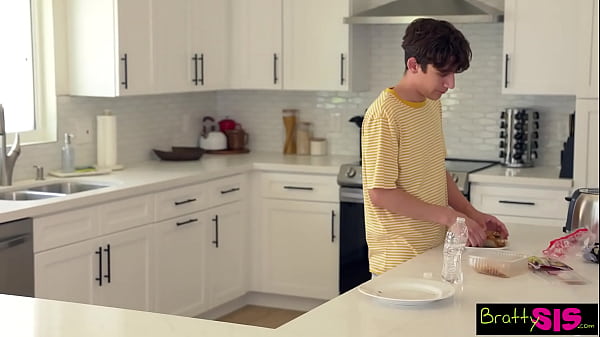 Braylin Bailey tells Stepbro, Step brothers are supposed to have itty bitty cocks S19:E6