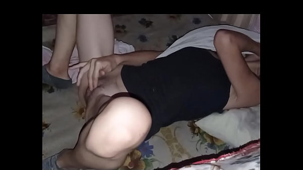 Este recibimiento me da la mujer de mi padre cuando llego de trabajar, me da su vagina para que meta toda mi verga y descargue todo el estrés y mi leche en ella . SIN CONDÓN