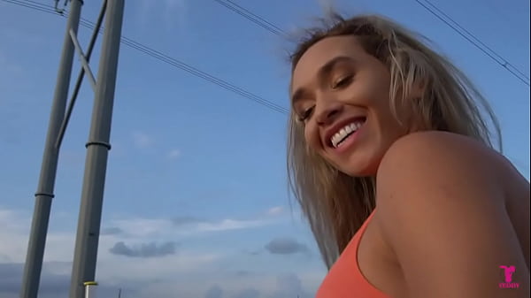 Fitness Model Brianna Moon has Public Outdoor Sex