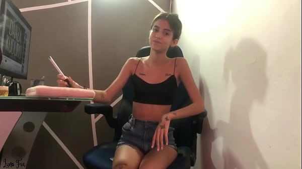 A sessão de psicologia saiu do controle, uma psicóloga deu sexo a seu jovem cliente