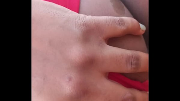 Israelense foi flagrada andando de bicicleta pelada no interior do Brasil danu sua bunda