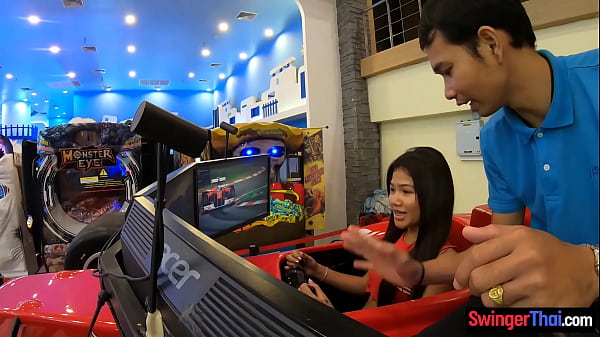 Petite Thai amateur teenie sucks and fucks a tourist