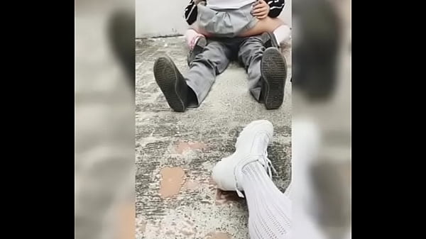 Mejores AMIGAS Estudiantes Putitas de la ESCUELA Técnica se Graban Chupándole la VERGA a un Wey y Cogiendo en la Escuela! Colegiala Mexicana Amateur Follando en Público, Alumnos Precoces! Parte 2