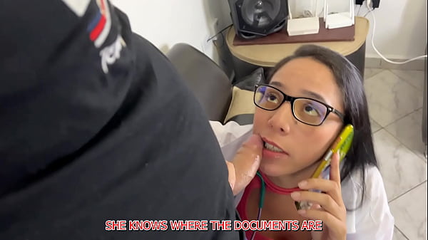 Me excita tanto chupar o pau do meu enteado enquanto falo ao telefone com meu marido corno