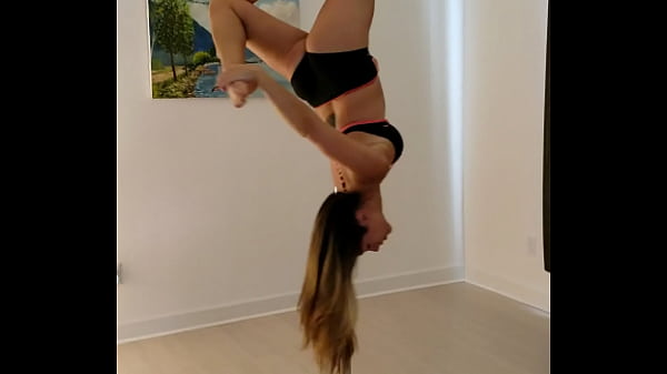 Seks met een mooie amateur Colombiaanse meid die net begint met uploaden