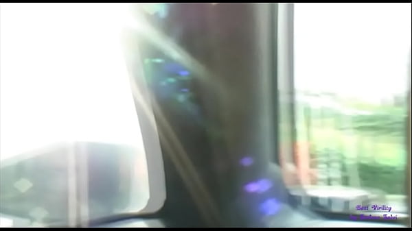 Varakova è in un autogrill a caccia di clienti per scopare