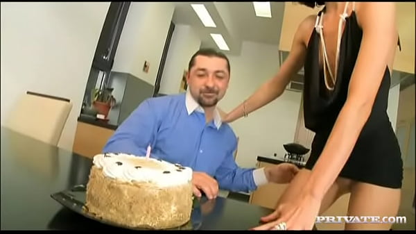 Aliz esfrega um e deixa um cara louco com seus lindos pés