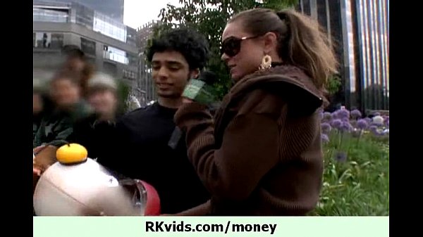Haar poesie verdient geld voor leven