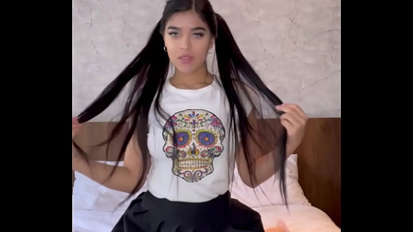 Latina amadora dá boquete de rabo de cavalo - Vazamento de Ivy Flores