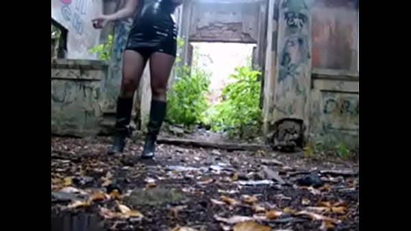 Sex with blonde hooker in abandoned building