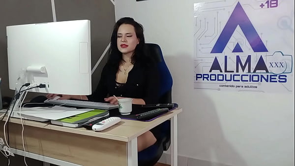 Le doy la mejor follada de mi vida a mi pequeña hermanastra mientras hablo por llamada con mi novia.