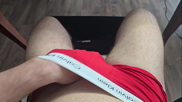 Izmos srác pizsamában maszturbál és mocskosan beszél