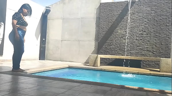 Me PEGO una ESCAPADA ! Con La ESPOSA de mi COMPADRE a Pasar un BUEN RATO Mientras Está en el TRABAJO. ESPERO NADIE SE ENTERE.