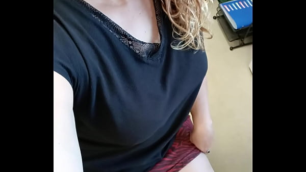 A little hello from the office! Have a nice day, my darlings! Thumbnail