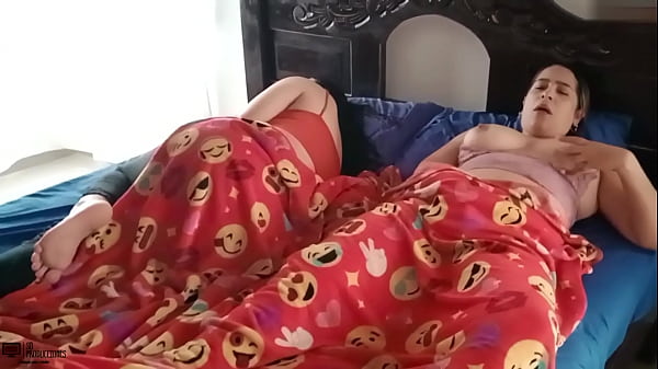 Mi mejor amiga me confiesa que quiere tener sexo lesbico